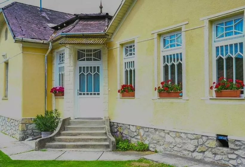 ベッドアンドブレックファースト Falubíró Vendégháza