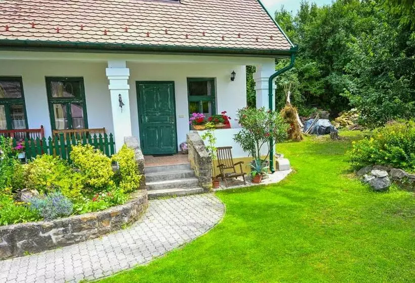 ベッドアンドブレックファースト Falubíró Vendégháza