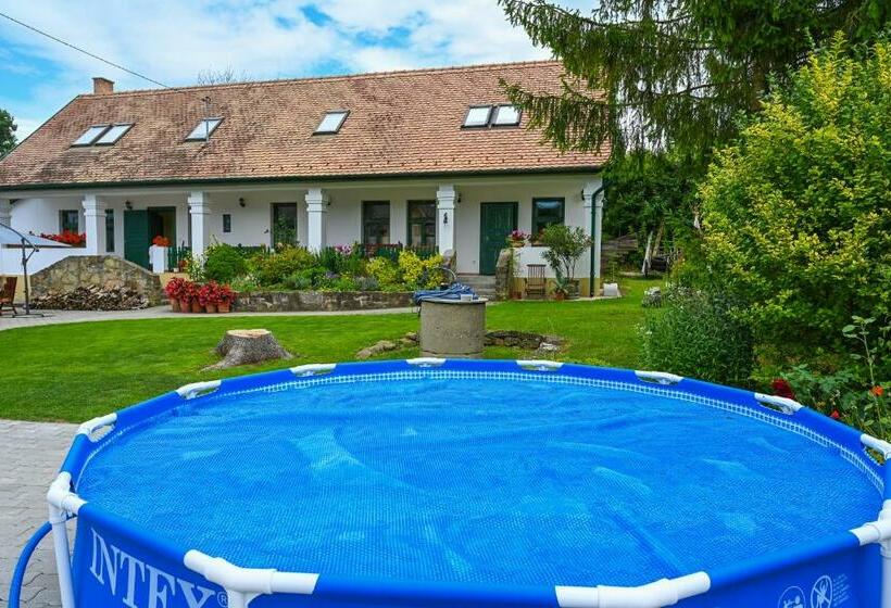 住宿加早餐  Falubíró Vendégháza