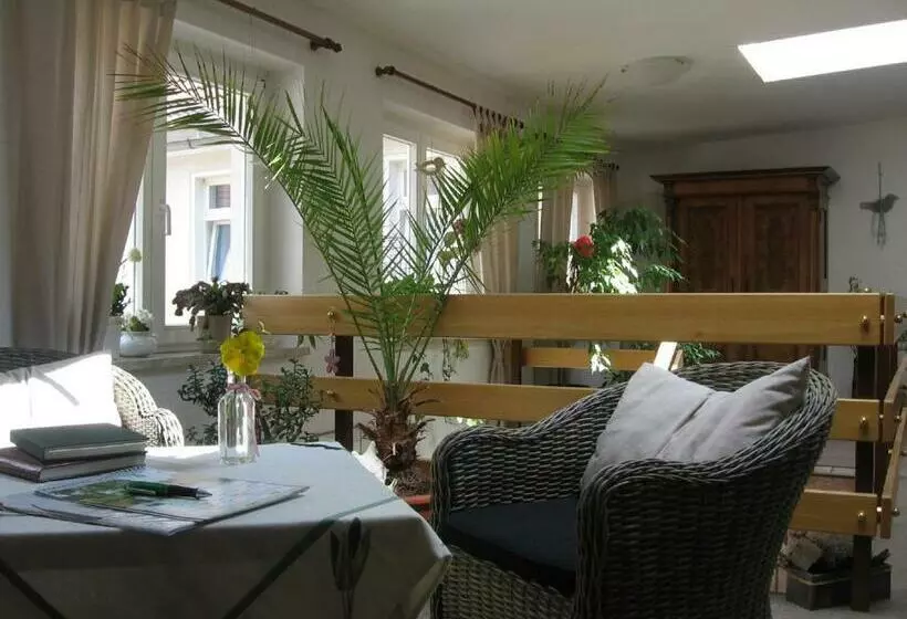 Hotelli Pension Kastanienhof