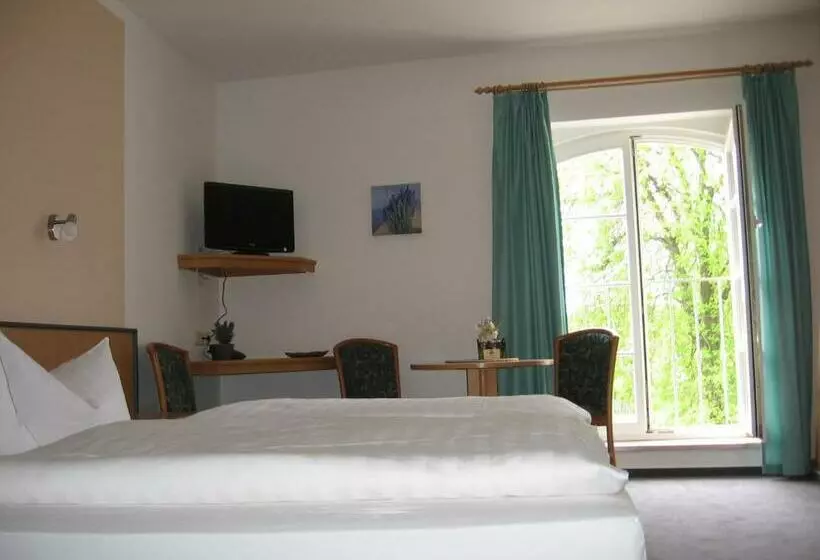 Hotelli Pension Kastanienhof