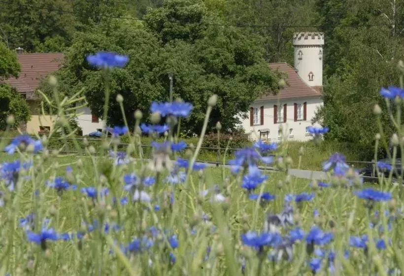 Hotelli Pension Kastanienhof