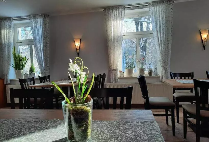 Hotelli Pension Kastanienhof