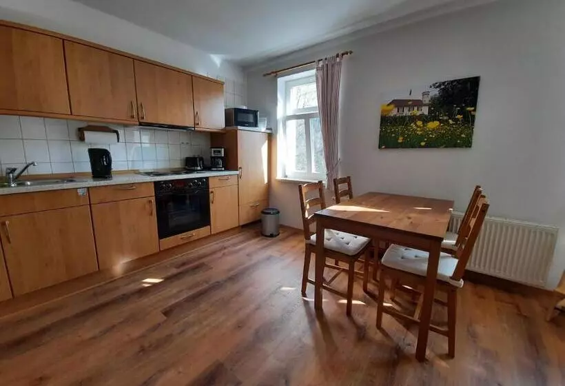 Hotelli Pension Kastanienhof