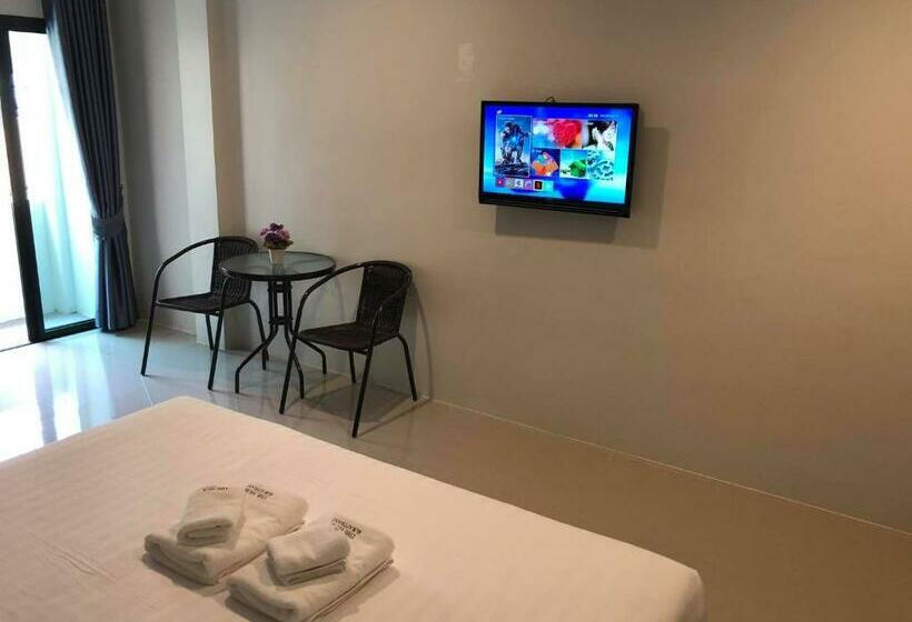 Отель The Hub Suratthanl