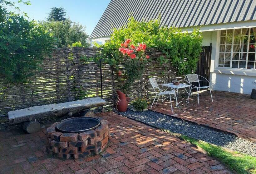 펜션 Honeysuckle Clarens