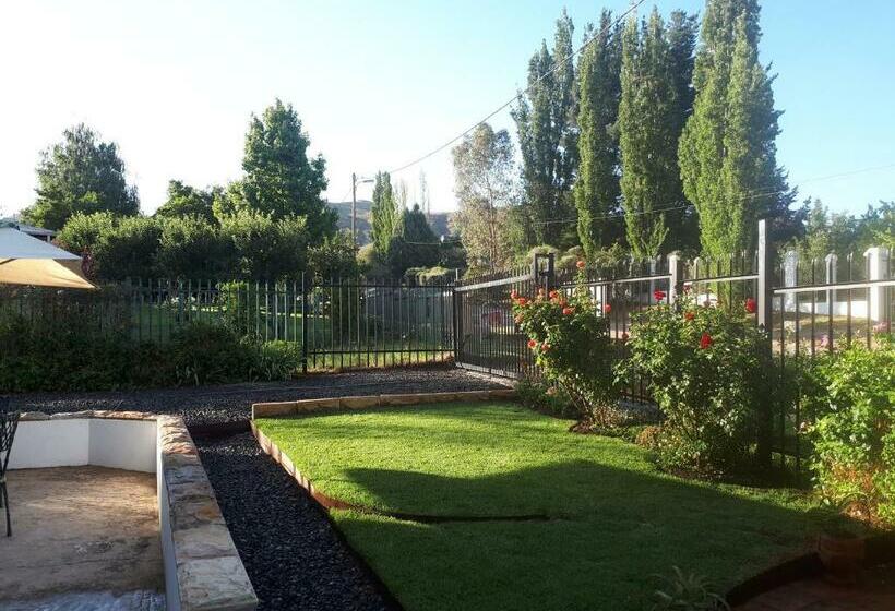 펜션 Honeysuckle Clarens