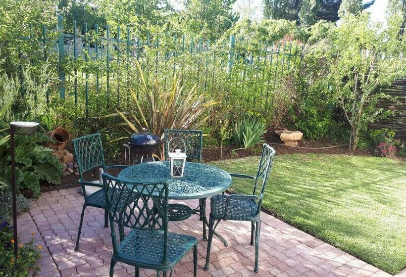 펜션 Honeysuckle Clarens