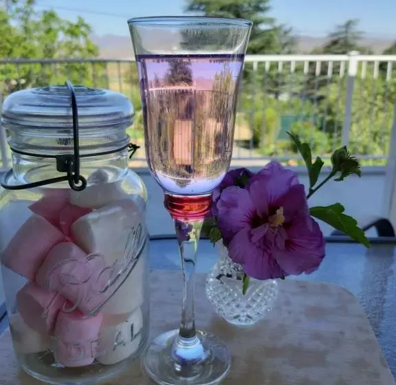 Majatalo Honeysuckle Clarens