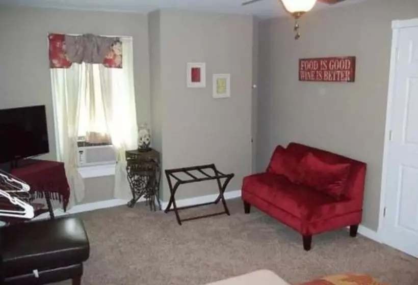 Tin Brook Bed & Breakfast