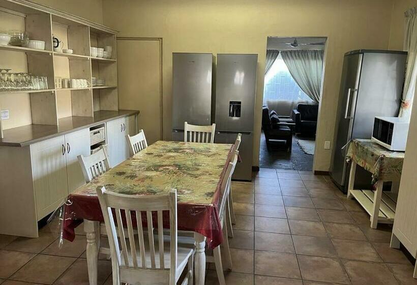 بنسيون Kunje Guesthouse