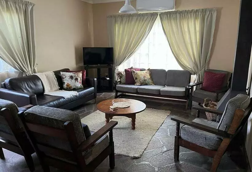 Majatalo Kunje Guesthouse