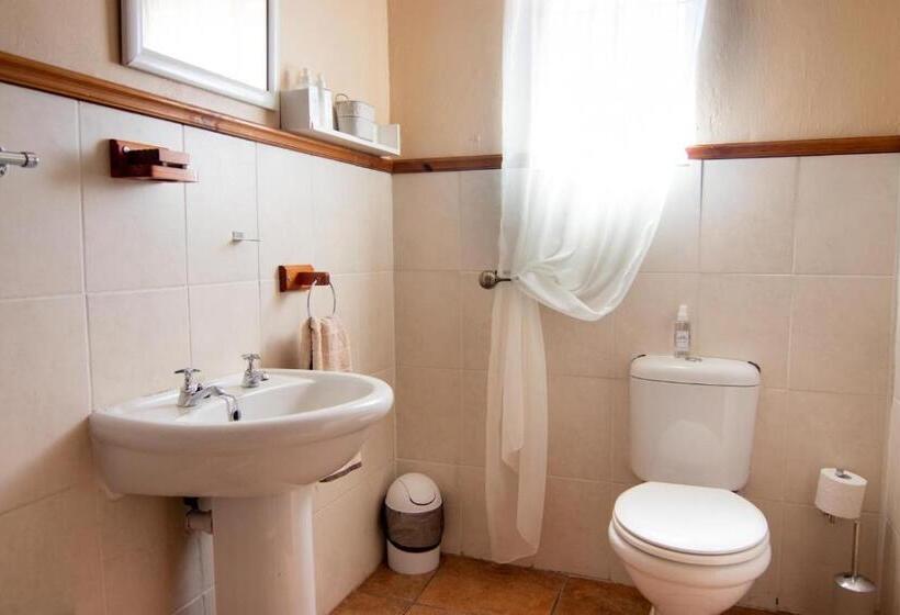 بنسيون Kunje Guesthouse