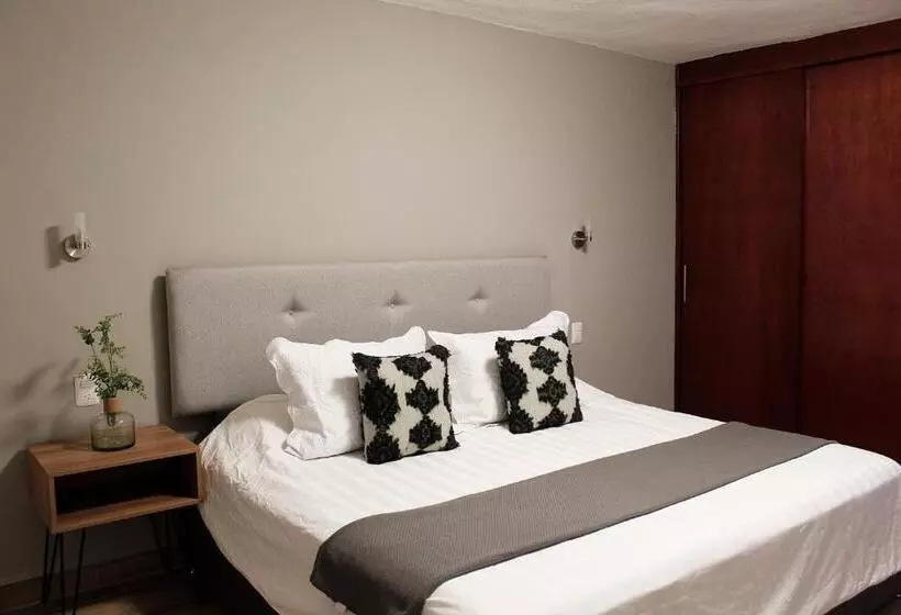 پانسیون Suites Ciento 37