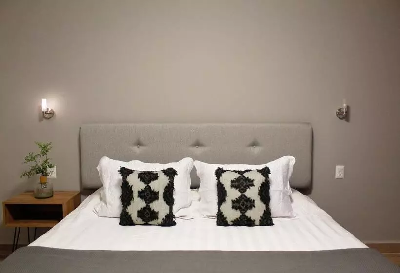 پانسیون Suites Ciento 37