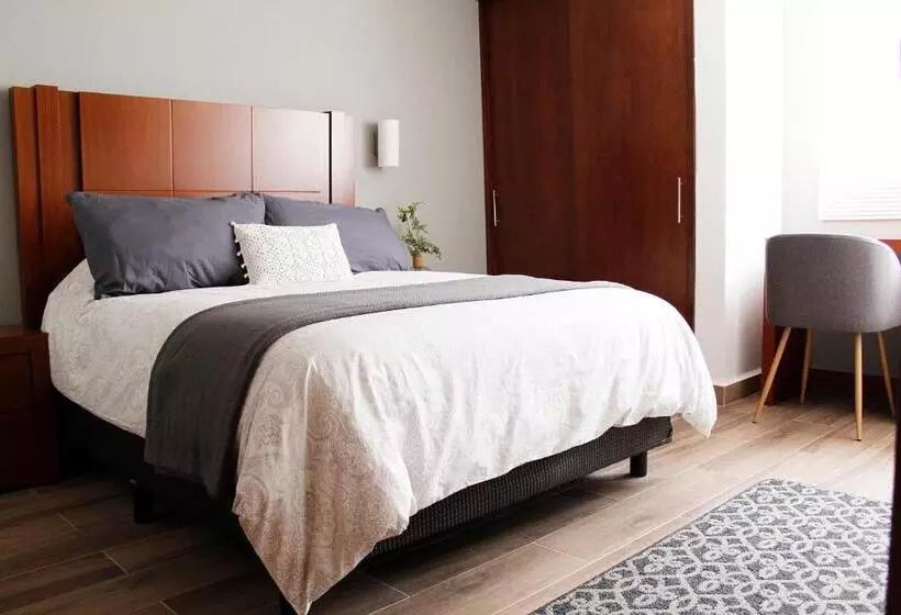 پانسیون Suites Ciento 37