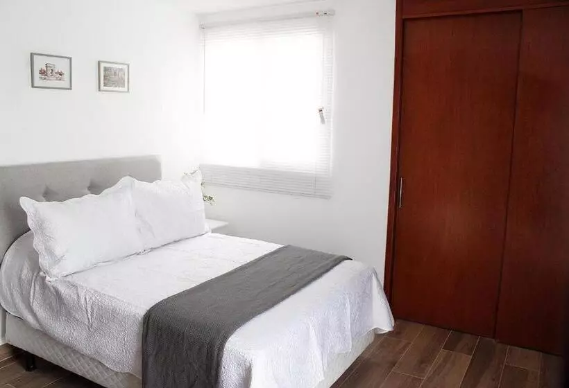 پانسیون Suites Ciento 37