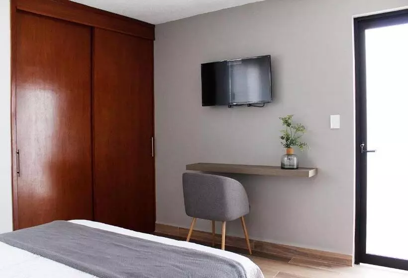 پانسیون Suites Ciento 37