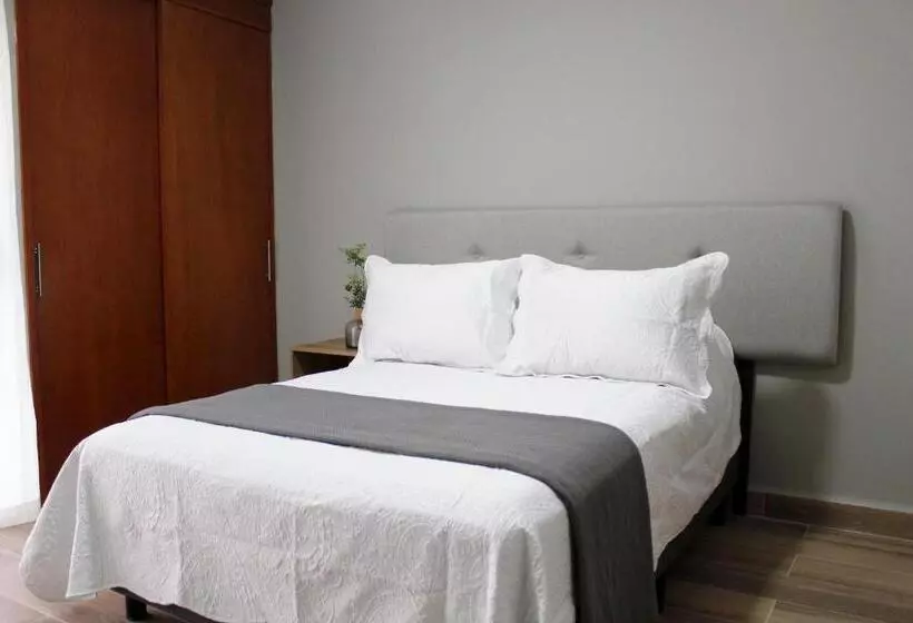 پانسیون Suites Ciento 37