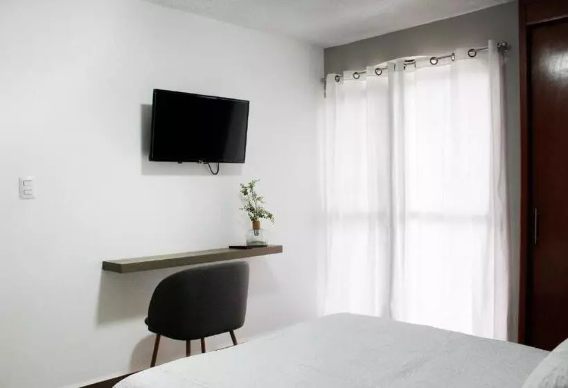 پانسیون Suites Ciento 37