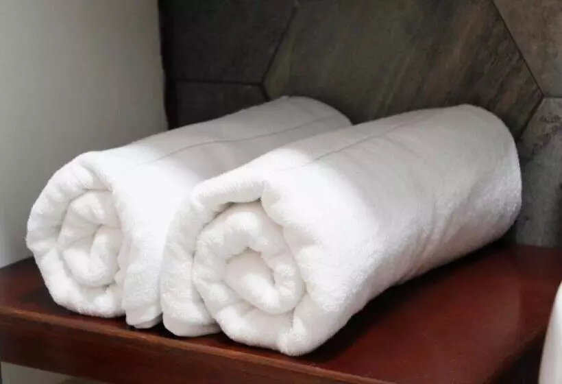 پانسیون Suites Ciento 37