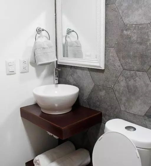 پانسیون Suites Ciento 37