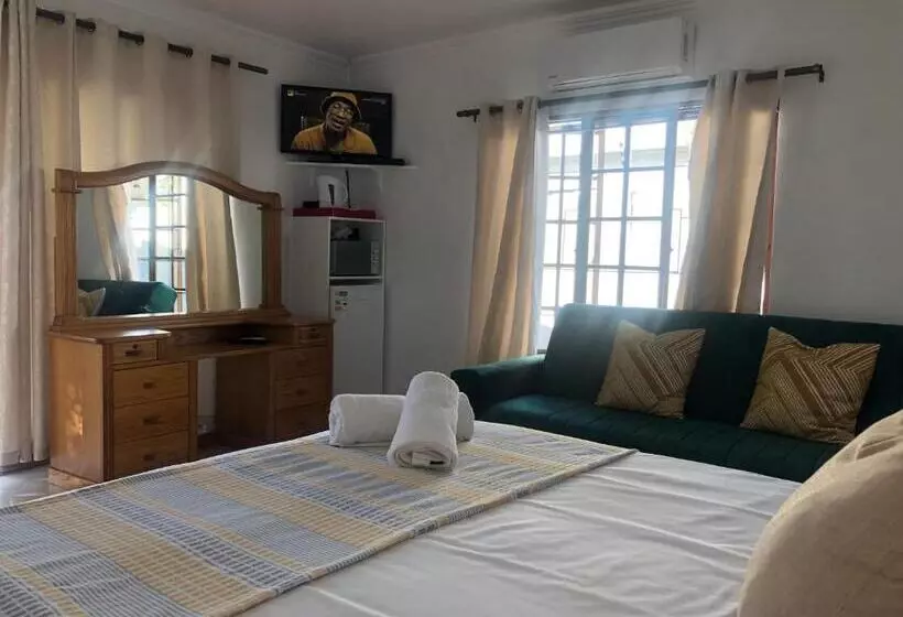 Aamiaismajoitus (B&B) Esangweni Guest House