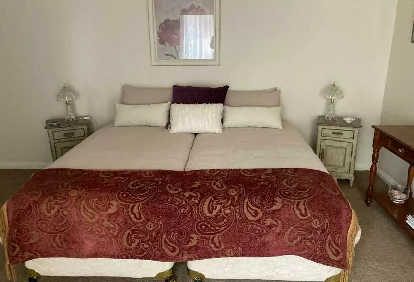 ベッドアンドブレックファースト Rosewood Park Guest Suite