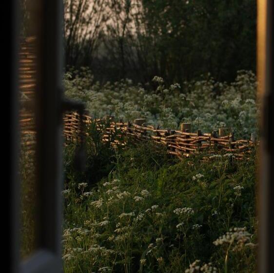 Отель Barnham Court Farm