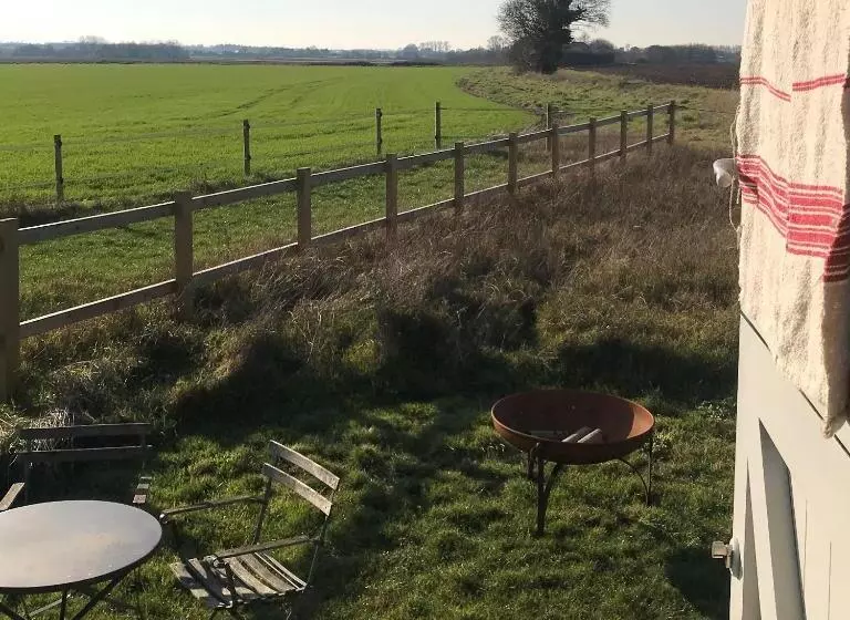 Hotelli Barnham Court Farm
