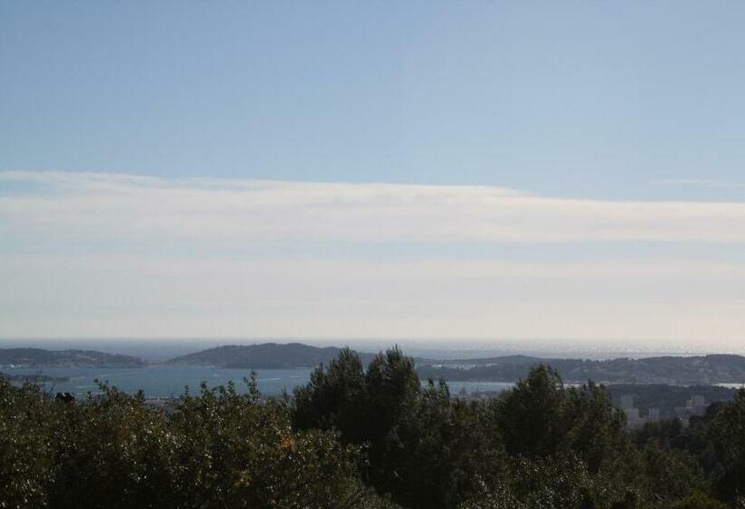 تختخواب و صبحانه La Parenthese Amoureuse