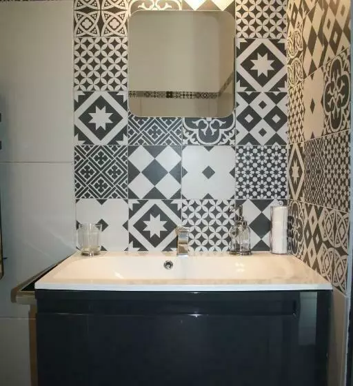 تختخواب و صبحانه La Parenthese Amoureuse