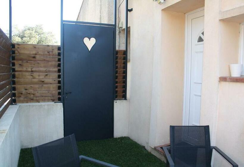 تختخواب و صبحانه La Parenthese Amoureuse