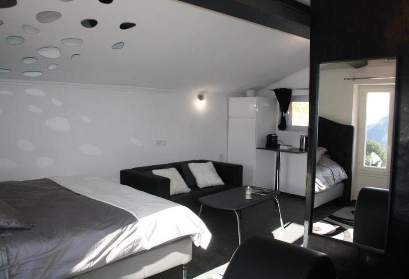 تختخواب و صبحانه La Parenthese Amoureuse