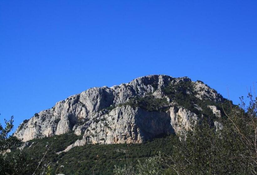 تختخواب و صبحانه La Parenthese Amoureuse