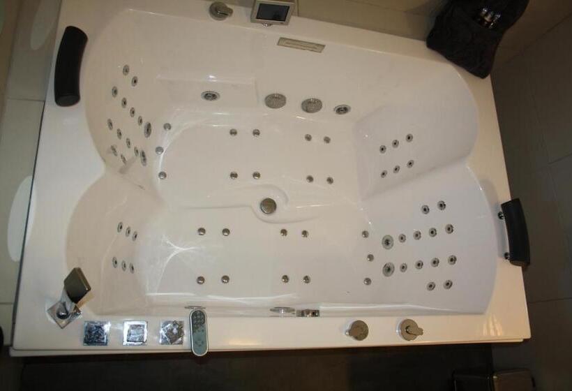 تختخواب و صبحانه La Parenthese Amoureuse