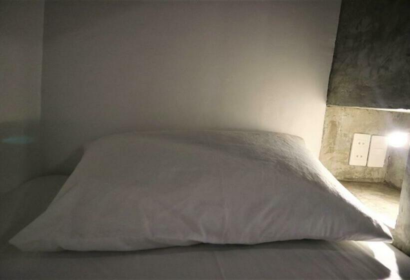 هاستل Chief Mau Moalboal Cebu