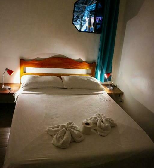 هاستل Chief Mau Moalboal Cebu