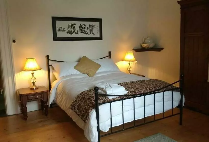 Aamiaismajoitus (B&B) Reenglas House