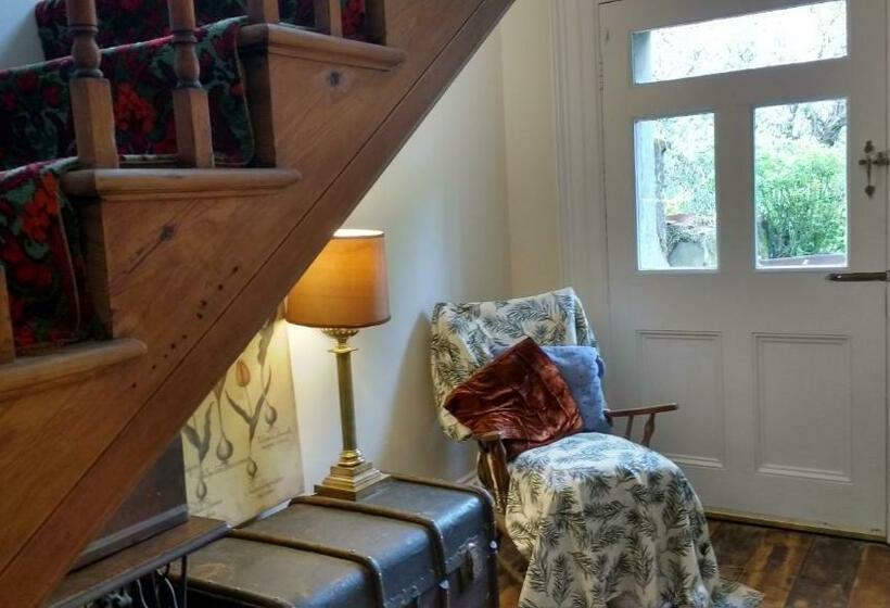 Bed and Breakfast Reenglas House