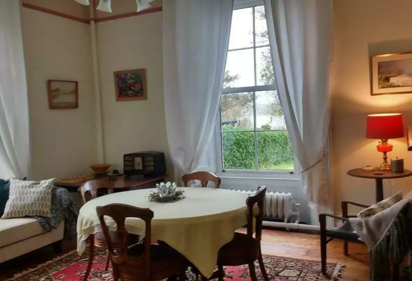 Aamiaismajoitus (B&B) Reenglas House