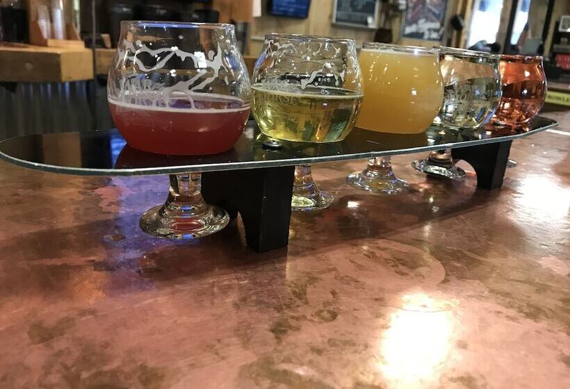 ベッドアンドブレックファースト Tillinghast Manor Bed & Brunch