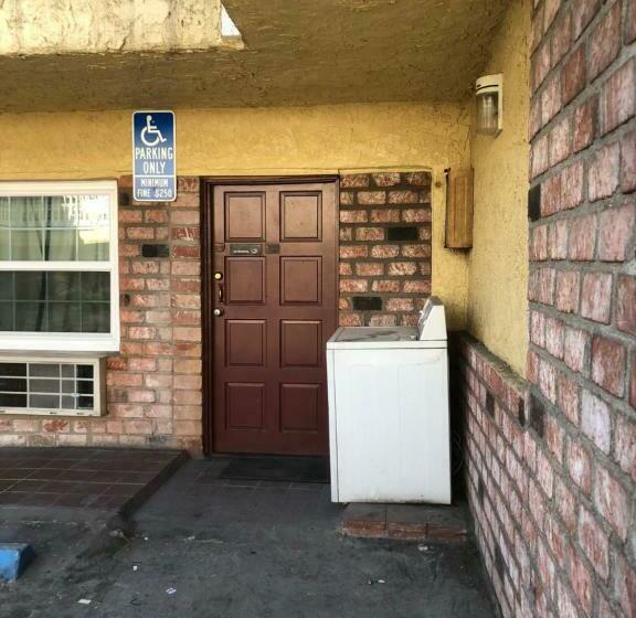 מוטל Sahara Inn   Los Angeles