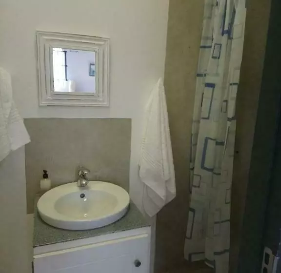 Majatalo Asher Stable Stay