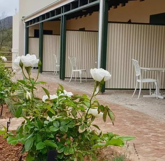 Majatalo Asher Stable Stay