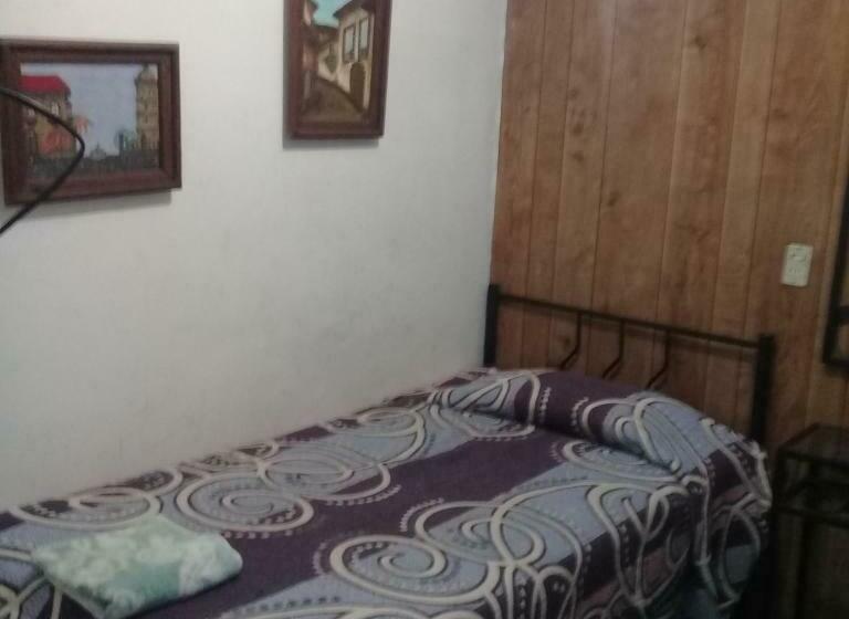 Пансион Casa De La Alameda