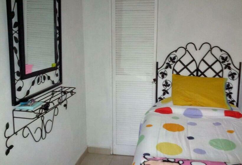 Пансион Casa De La Alameda