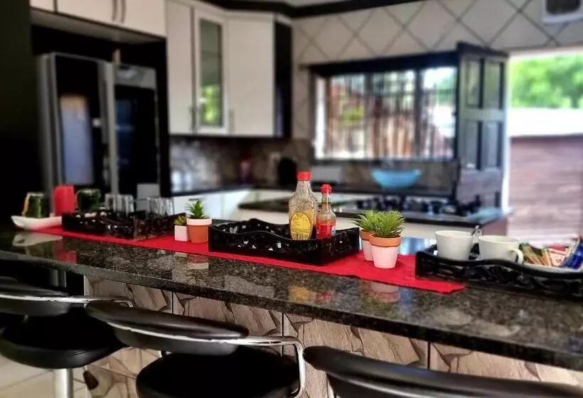 Majatalo Palm Inn Guesthouse