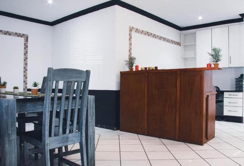 ペンション Palm Inn Guesthouse