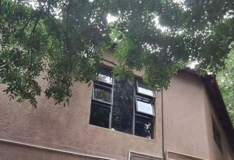 Majatalo Palm Inn Guesthouse